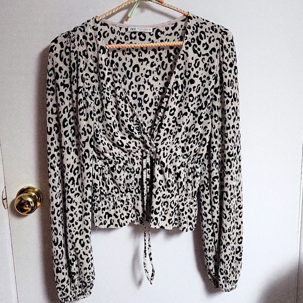 Zara Leopard print blouse white and black color US Medium size.